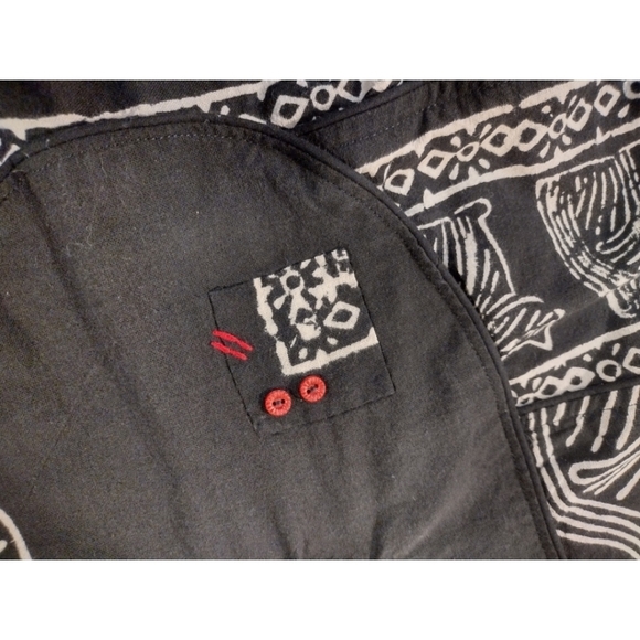 Cat print top with curved neck line - Picture 7 of 10